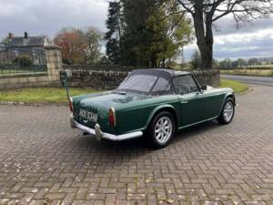 Image 22/45 of Triumph TR 4 (1964)