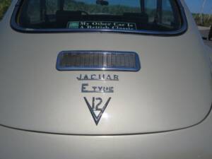 Image 14/49 of Jaguar E-Type V12 (2+2) (1972)