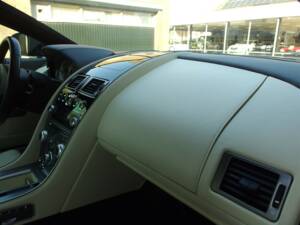 Immagine 64/97 di Aston Martin Virage (2011)