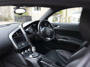 Image 24/50 of Audi R8 (2009)
