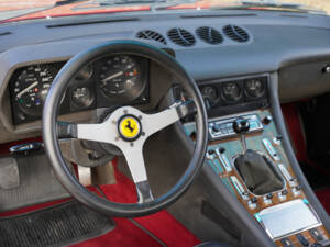 Image 40/50 of Ferrari 365 GT4 2+2 (1974)