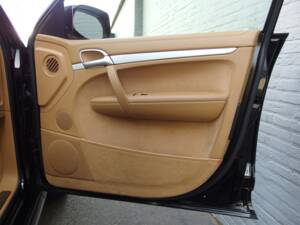 Image 63/98 of Porsche Cayenne GTS (2008)