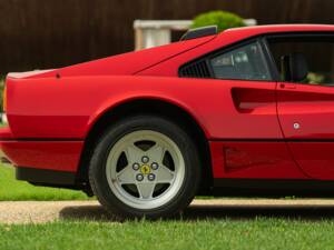 Image 28/50 de Ferrari 208 GTB Turbo (1987)