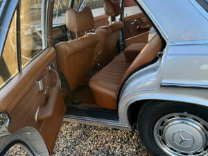 Image 13/20 of Mercedes-Benz 280 SE (1972)