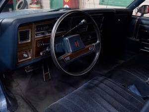 Image 9/21 of Oldsmobile Custom Cruiser (1989)