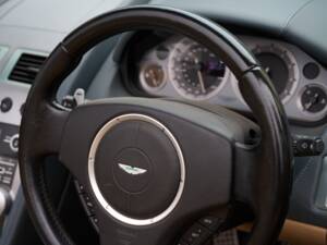 Image 15/50 of Aston Martin DB 9 Volante (2009)