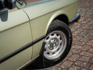 Image 2/46 of BMW 525 (1978)