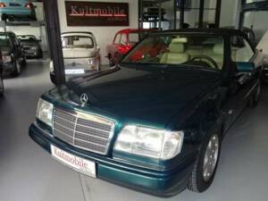 Imagen 2/16 de Mercedes-Benz E 220 (1996)