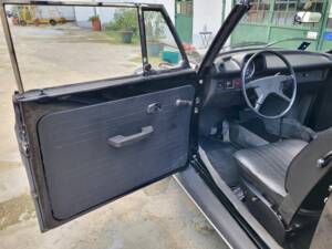 Immagine 30/47 di Volkswagen Käfer 1303 (1974)