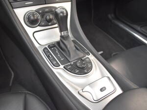 Image 18/30 of Mercedes-Benz SL 500 (2006)