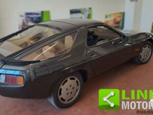 Image 9/10 of Porsche 928 S (1980)