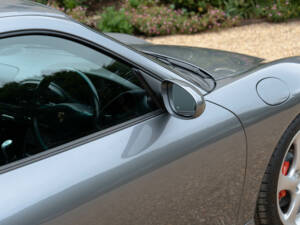 Image 23/50 of Porsche 911 Carrera 4S (2003)