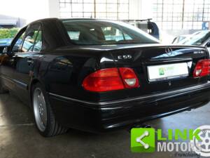 Image 4/10 of Mercedes-Benz E 55 AMG (1998)