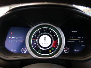 Image 11/37 of Aston Martin DB 11 V12 (2020)