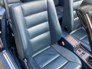 Image 17/31 of Mercedes-Benz E 220 (1994)