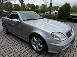 Image 8/18 of Mercedes-Benz SLK 200 Kompressor (2002)