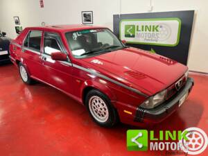 Afbeelding 8/10 van Alfa Romeo 75 1.8 Turbo America (1989)