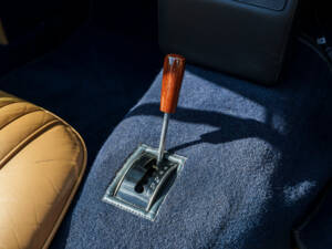 Bild 22/28 von Aston Martin DB 6 Mk II Volante (1970)