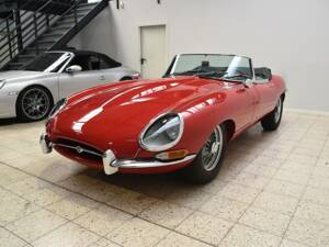 Image 3/30 of Jaguar Type E 4.2 (1966)