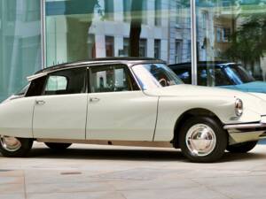 Image 66/77 de Citroën DS 19 (1958)