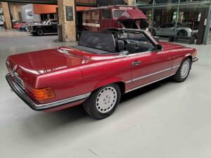 Immagine 21/26 di Mercedes-Benz 300 SL (1989)