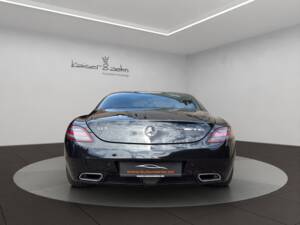 Imagen 7/21 de Mercedes-Benz SLS AMG (2011)
