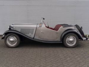 Image 2/6 of MG TD (1952)