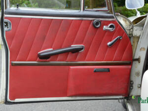 Image 9/50 of Mercedes-Benz 200 (1965)