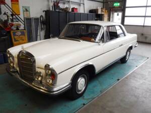 Image 46/49 of Mercedes-Benz 300 SE (1966)