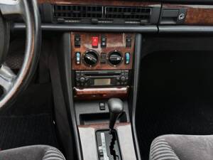 Image 15/18 de Mercedes-Benz 560 SEL (1986)