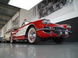 Image 22/50 of Chevrolet Corvette (1958)