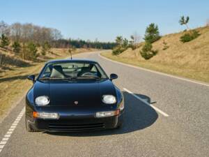 Immagine 4/50 di Porsche 928 GTS (1992)