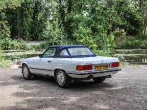 Image 8/43 of Mercedes-Benz 300 SL (1989)