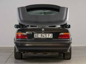 Image 6/46 de BMW 318i (1995)