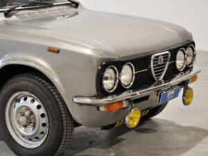 Image 32/34 of Alfa Romeo Giulia Nuova Super 1300 (1975)