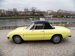 Immagine 2/5 di Alfa Romeo 1600 Spider (1976)