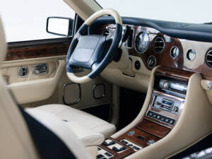 Image 18/40 of Rolls-Royce Corniche V (2000)