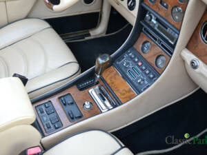 Image 44/50 of Bentley Azure (1997)