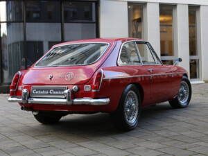 Image 5/67 of MG MGC GT (1969)