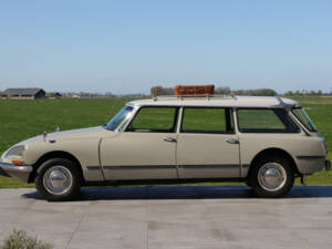 Image 2/50 de Citroën ID 21 Break (1967)