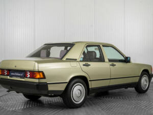 Imagen 2/50 de Mercedes-Benz 190 E (1986)