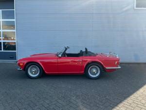 Image 8/8 of Triumph TR 6 (1971)
