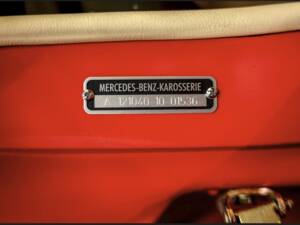Image 54/58 of Mercedes-Benz 190 SL (1961)