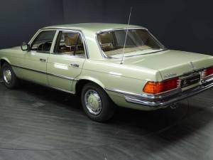 Image 4/30 de Mercedes-Benz 280 SE (1978)