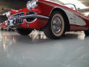 Image 44/50 of Chevrolet Corvette (1958)