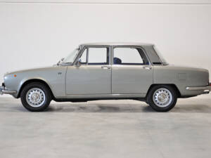 Immagine 30/39 di Alfa Romeo 2000 Berlina (1973)