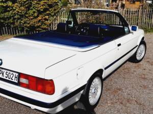 Image 35/55 of BMW 320i (1991)