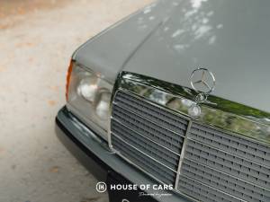 Image 22/43 of Mercedes-Benz 300 CE-24 (1993)