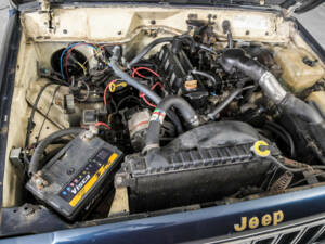 Image 41/50 de Jeep Cherokee 2.8L V6 (1986)