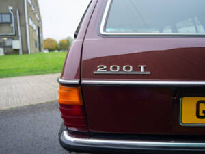 Image 32/32 de Mercedes-Benz 200 T (1982)